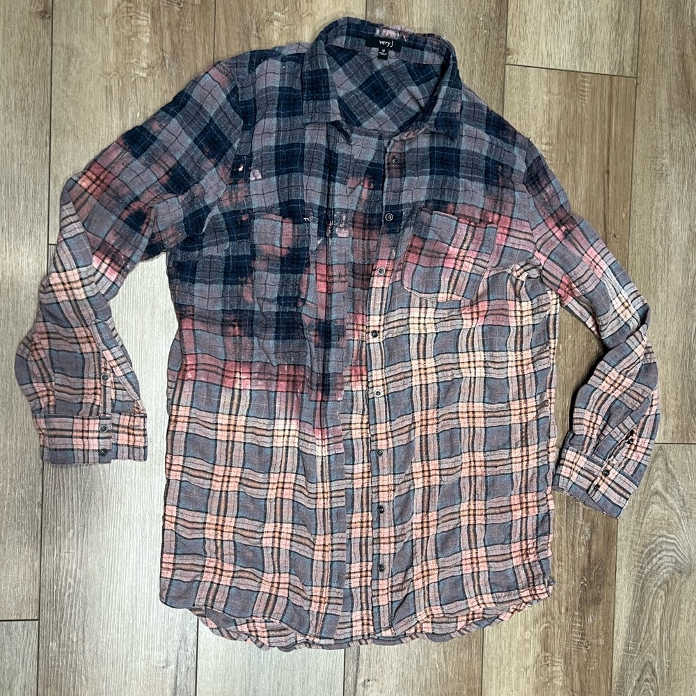 Very J Casual Bleached Grunge Flannel Plaid Shirt Women’s oversized Medium